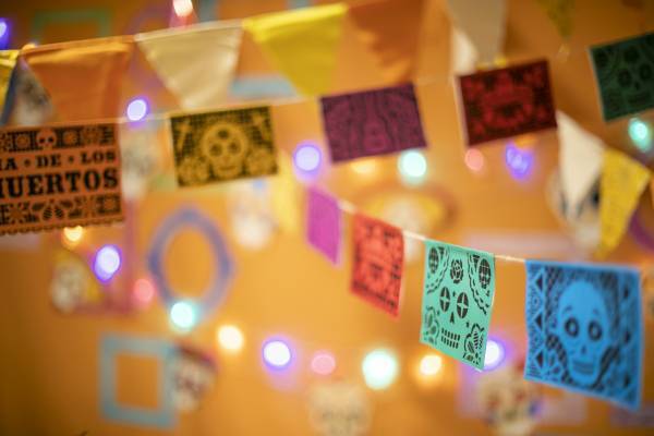 メキシコの伝統行事「死者の日」がテーマのデコレーションルーム 「個室でハロウィンパーティー ～Day of the Dead～」販売