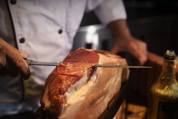 さあ、旅に出よう！ 今年のクリスマスは、南イタリアを旅する気分が味わえる ブッフェをお届け！ コロナ禍頑張った自分にご褒美、豪華宿泊プランも登場！