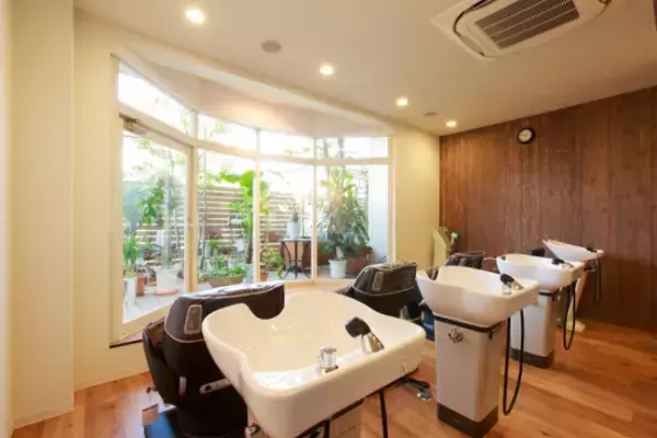 まつエク・ネイルサロンも展開中！住宅街にある隠れ家サロン『美容室 Saku』の情報を駅近ドットコムで公開