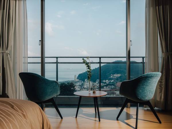 フレンチ宿の限定グルメバーガーをお部屋で楽しむ ＜週末限定＞【熱海風雅】にてオリジナルハンバーガー販売開始