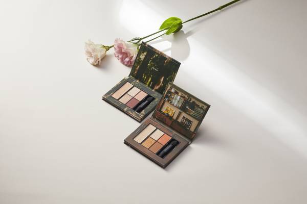 高橋愛 &rdquo;初&rdquo; プロデュースコスメ『Aimmx（アイムミクス）アイシャドウパレット 』 10月20日全国発売