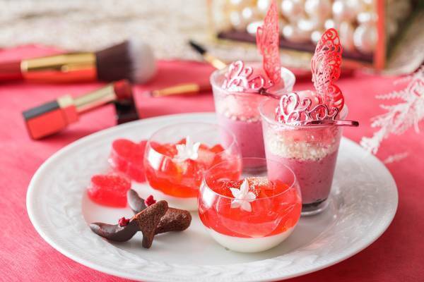 &ldquo;すべての女性に届けたい&rdquo;  レッドカラーが大人かわいい、心ときめくスイーツに癒されて  『マイ・フェア・レディ アフタヌーンティー ～Royal　Red～』販売