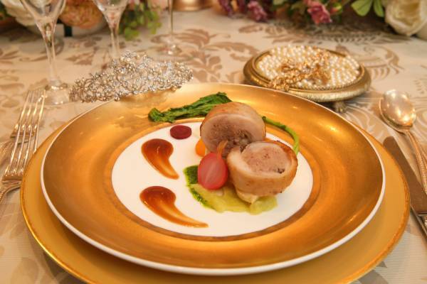 時代のファッションリーダーといわれるマリーアントワネットの世界観をスイーツで表現！『マリーアントワネットの魅惑のアフタヌーンティー』