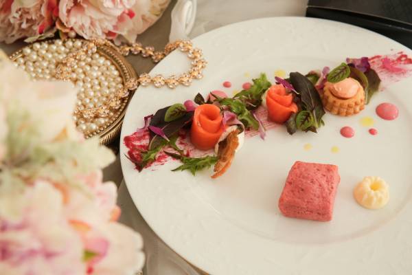 時代のファッションリーダーといわれるマリーアントワネットの世界観をスイーツで表現！『マリーアントワネットの魅惑のアフタヌーンティー』