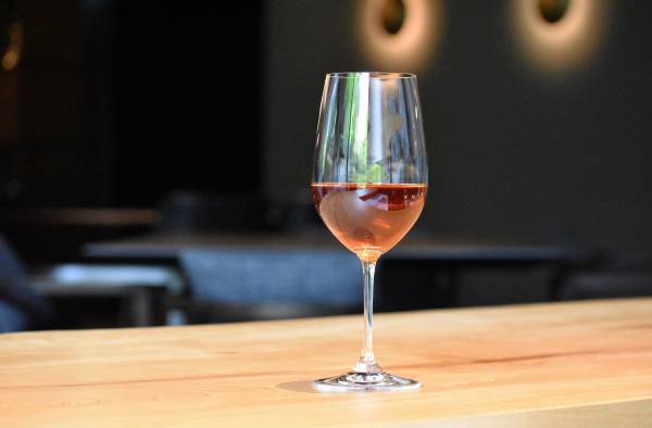 &ldquo;上質な非日常&rdquo;を提供するエクスクルーシブラグジュアリーホテル「京都悠洛ホテル二条城別邸 Mギャラリー 」　アルコールをあえて飲まない「ソーバーキュリアス」な皆様が料理と共に楽しめるノンアルコールドリンクシリーズ&ldquo;The Movement of Sober Curious&rdquo; を提供