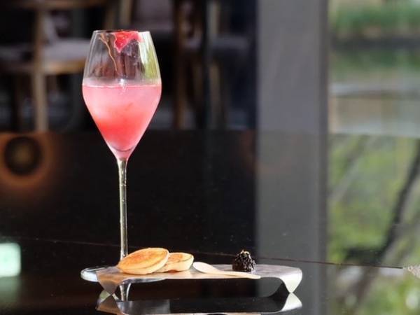 &ldquo;上質な非日常&rdquo;を提供するエクスクルーシブラグジュアリーホテル「京都悠洛ホテル二条城別邸 Mギャラリー 」　アルコールをあえて飲まない「ソーバーキュリアス」な皆様が料理と共に楽しめるノンアルコールドリンクシリーズ&ldquo;The Movement of Sober Curious&rdquo; を提供