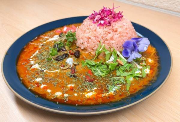 まるで童話に登場する『お花』カレーやサラダ！バラ専門店ROSE GALLERY CAFEより、冬の&ldquo;Flower Menu&rdquo;が新登場【富山大和】