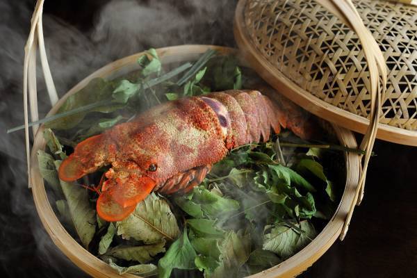 【星のや竹富島】幻の食材&ldquo;セミエビ&rdquo;を使用した新メニュー登場！冬限定のディナーコースを提供開始｜期間：2021年12月10日〜2022年3月19日