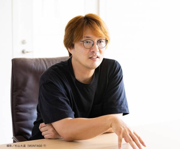 Webサイト「ダンラク」では、『純烈』リーダー・酒井一圭さんインタビュー後編が公開！