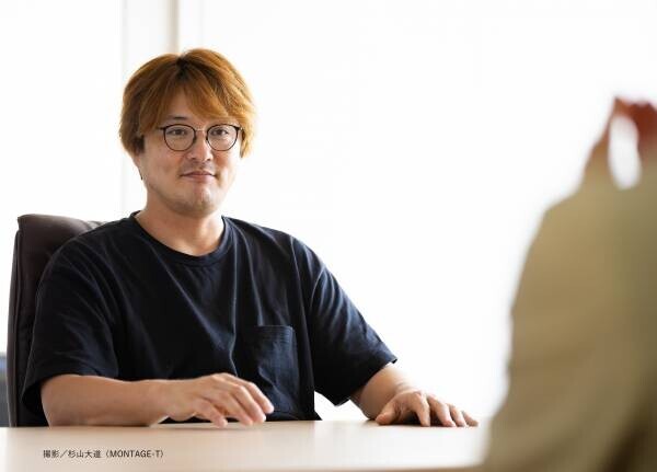 Webサイト「ダンラク」では、『純烈』リーダー・酒井一圭さんインタビュー後編が公開！