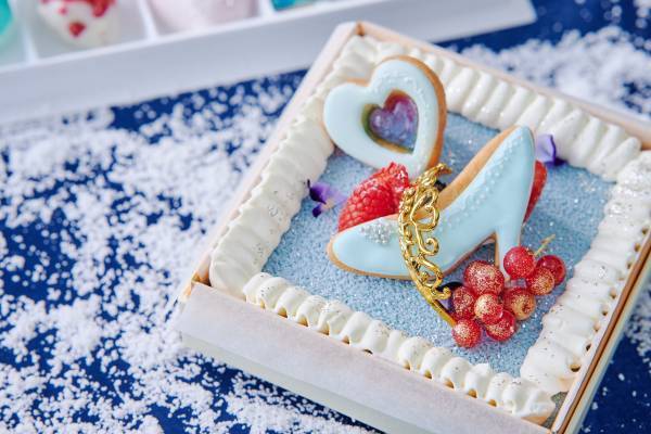 魔法にかけられた&ldquo;スイーツの馬車&rdquo;で、憧れの舞踏会へ！『シンデレラの夢見るアフタヌーンティー』プリンセス気分で味わうロイヤルアフタヌーンティー＆テイクアウトスイーツ