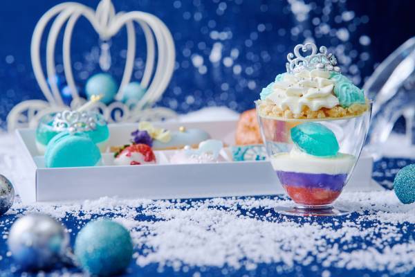 魔法にかけられた&ldquo;スイーツの馬車&rdquo;で、憧れの舞踏会へ！『シンデレラの夢見るアフタヌーンティー』プリンセス気分で味わうロイヤルアフタヌーンティー＆テイクアウトスイーツ