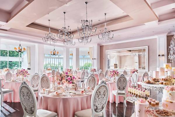 『アリス・イン・ストロベリーランド』アリスが迷い込んだ“不思議の国”をイメージしたクラシカル＆キュートないちごデザートブッフェを限定開催！