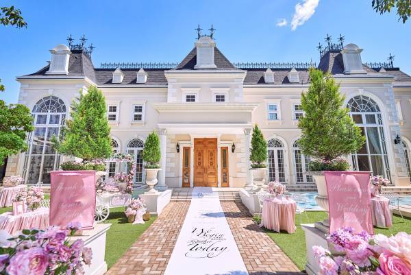 『アリス・イン・ストロベリーランド』アリスが迷い込んだ“不思議の国”をイメージしたクラシカル＆キュートないちごデザートブッフェを限定開催！