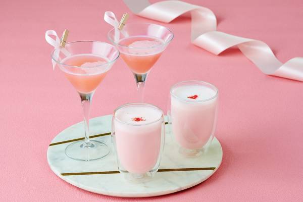 ピンクリボンフェスティバル賛同企画！ピンクモチーフのスイーツプレート＆オリジナルカクテルセット 『ストリングス スイーツコレクション～ピンクリボン～』販売
