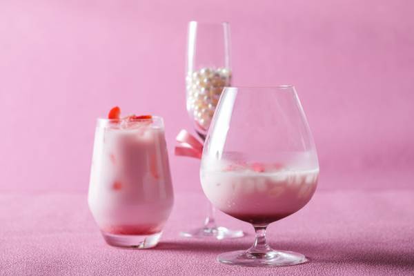 ピンクリボンフェスティバル賛同企画！ピンクモチーフのスイーツプレート＆オリジナルカクテルセット 『ストリングス スイーツコレクション～ピンクリボン～』販売