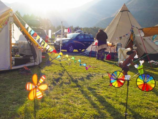 焚火を囲んで語ろう。星空の下にクリエイター100人が集うキャンプイベントを3月19日(土)開催。