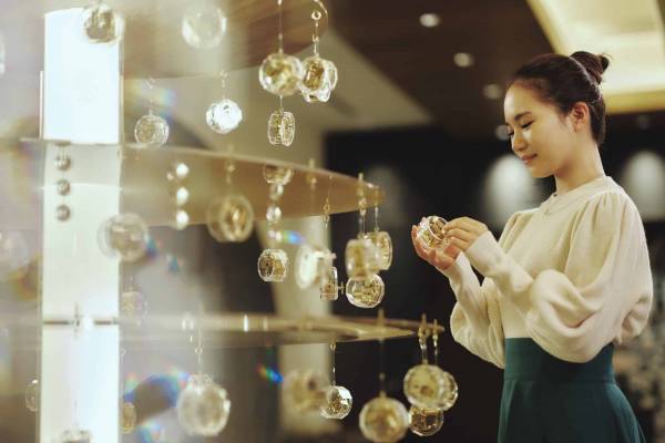 【OMO5小樽】オルゴールが100個飾られたクリスマスツリーが登場！ホテル内でオリジナルオルゴール作りも楽しめる「小樽オルゴールクリスマス」開催｜期間：2022年12月1日～12月25日