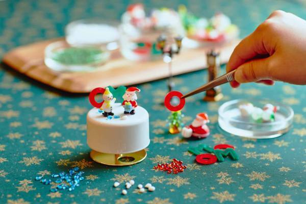 【OMO5小樽】オルゴールが100個飾られたクリスマスツリーが登場！ホテル内でオリジナルオルゴール作りも楽しめる「小樽オルゴールクリスマス」開催｜期間：2022年12月1日～12月25日