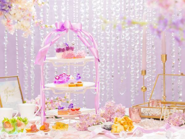 夜の女子会におすすめ！輝く大聖堂を見ながら楽しめるハイティー『ディナーdeアフタヌーンティー』新登場【表参道】