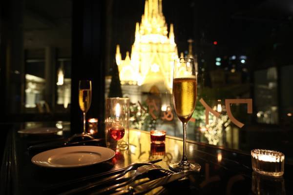 夜の女子会におすすめ！輝く大聖堂を見ながら楽しめるハイティー『ディナーdeアフタヌーンティー』新登場【表参道】