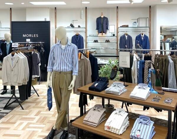 ネットとリアルを融合した「洋服の青山」の独自システム『デジラボ』 今期は120店に新導入！～“全国の店在庫”から商品を選んで店で試着・採寸～