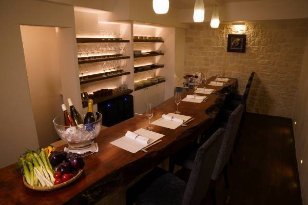 WINE CASA GRECO3号店　1周年記念特別コース　隠れ家レストランで 独創的なフレンチ割烹とワインのマリアージュを