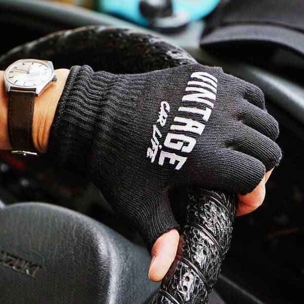 漫才師テンダラー浜本がプロデュースする旧車ファンに愛されたYoutubeチャンネルから誕生したアパレル・グッズアイテムが2月15日(火)より販売開始。