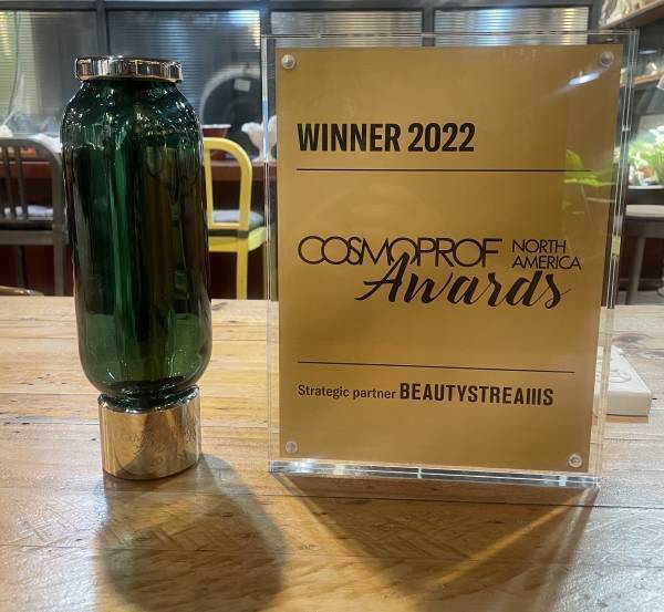 グラムバックスデュプレックスマスカラがCOSMOPROF North America Awardsを受賞