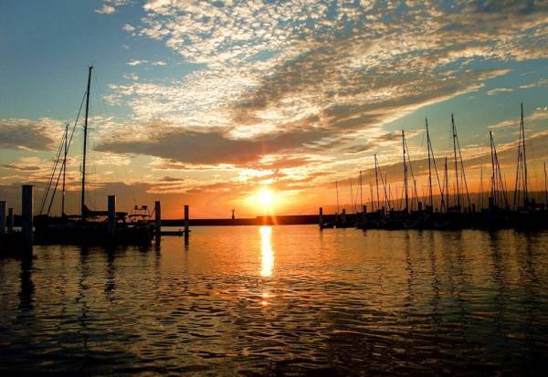 biid（ビード）【大阪の花火が楽しめるスポット】大阪北港マリーナHULLにて花火で遊べるプランを開始しました！