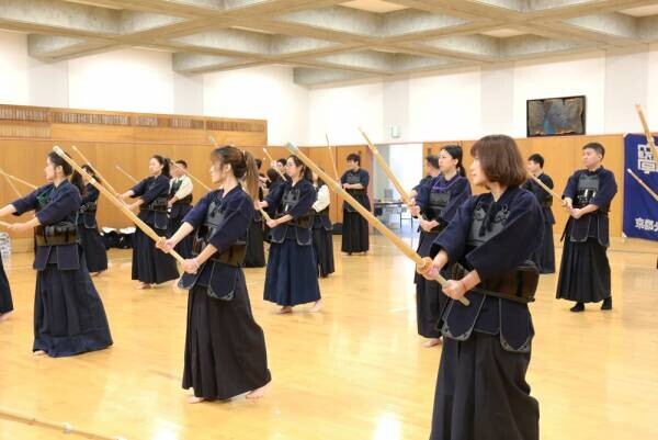 訪日外国人約50名が京都外国語大学で剣道体験！ 「剣道プロジェクト」主催イベントについて（取材依頼）