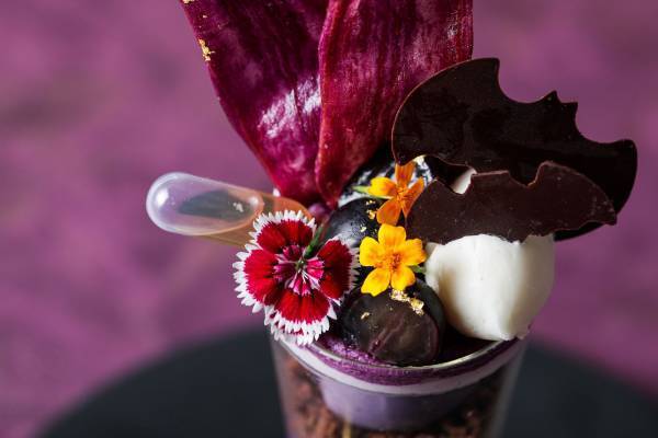 ハロウィン期間にぴったり！ 紫芋を使用した、パープルカラーのご褒美パフェが2週間限定で登場！  「大人のご褒美パフェ ～紫芋モンブラン～」期間限定販売