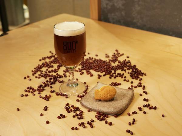 たい焼きがビールに！？ニュウマン横浜に、たい焼きの小豆と皮を原料に使った期間限定のクラフトビールが登場！