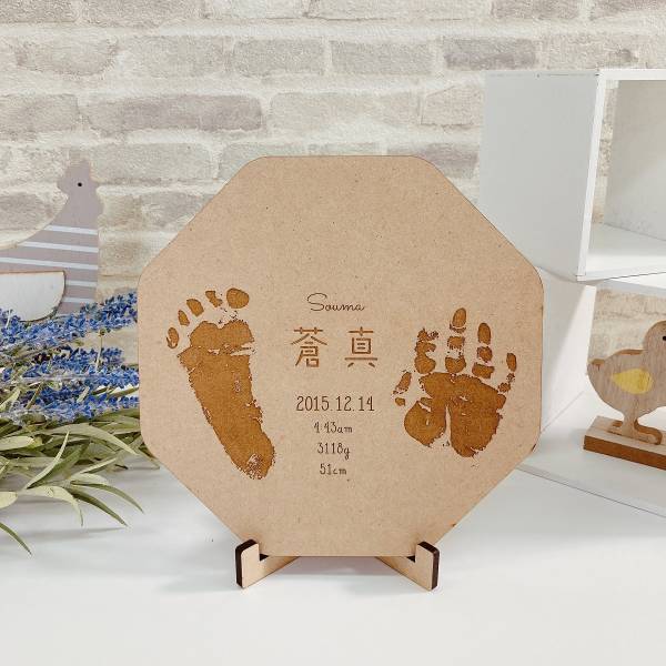 手足形が入る 「木のベビーメモリアルプレート」 新登場！