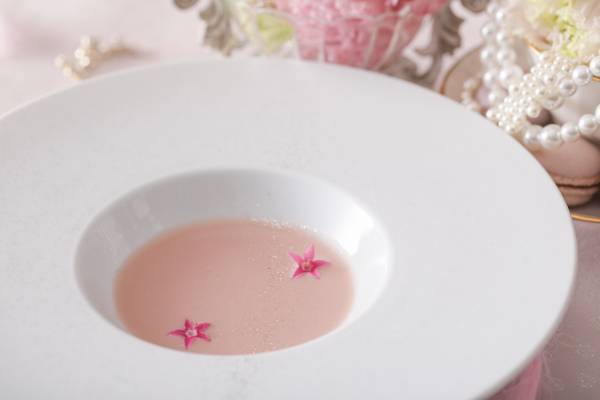 和のエッセンスを取り入れたスイーツと限定フレーバーティーを堪能『マリー・アントワネット アフタヌーンティー～ジャポネ クチュール～』販売