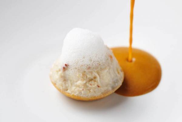 【奥入瀬渓流ホテル】フレンチレストラン「Sonore(ソノール)」で山菜、栗蟹、雪の下人参などの春の味覚を堪能できる期間限定メニューを提供｜期間：2022年4月15日～7月19日