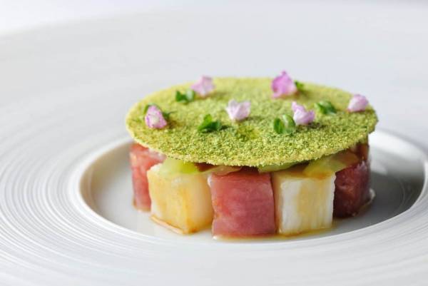 【奥入瀬渓流ホテル】フレンチレストラン「Sonore(ソノール)」で山菜、栗蟹、雪の下人参などの春の味覚を堪能できる期間限定メニューを提供｜期間：2022年4月15日～7月19日