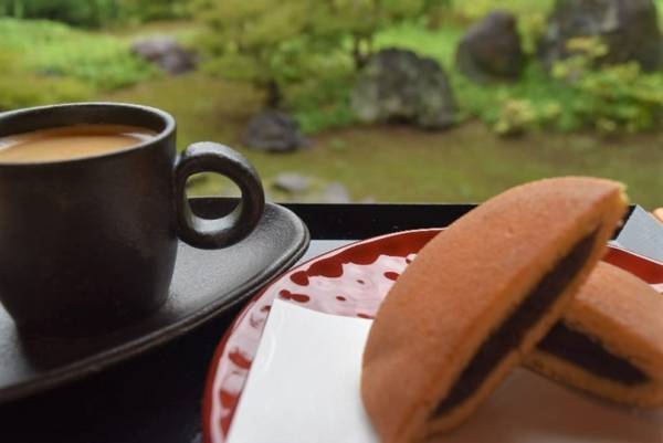 小石川後楽園　蓮の花の見ごろに合わせた夏の早朝開園