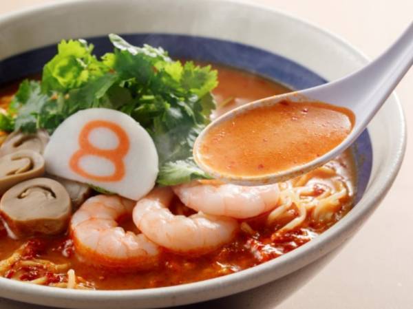 おかげさまで８番らーめんタイ出店30周年！ タイ８番の人気メニュー「トムヤムクンらーめん」を 2022年7月11日（月）から期間限定販売！ ぜひ、本場タイの味を、お近くの８番で！