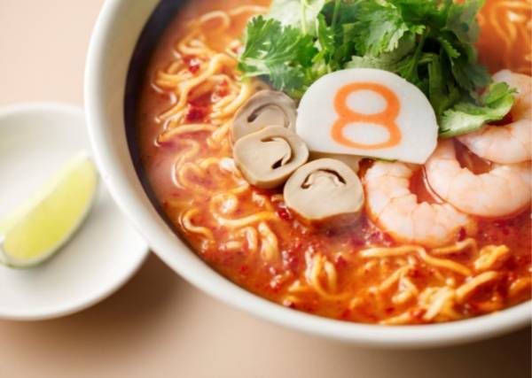 おかげさまで８番らーめんタイ出店30周年！ タイ８番の人気メニュー「トムヤムクンらーめん」を 2022年7月11日（月）から期間限定販売！ ぜひ、本場タイの味を、お近くの８番で！