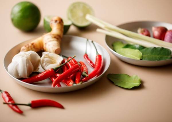 おかげさまで８番らーめんタイ出店30周年！ タイ８番の人気メニュー「トムヤムクンらーめん」を 2022年7月11日（月）から期間限定販売！ ぜひ、本場タイの味を、お近くの８番で！