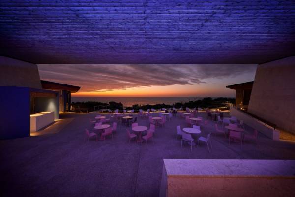 照明デザインをたたえる、国際的な２つのアワード 「49th IES illumination Awards」 「LIT LIGHTING DESIGN AWARDS 2022」を 「星のや沖縄」と「星野リゾート　バンタカフェ」が同時受賞