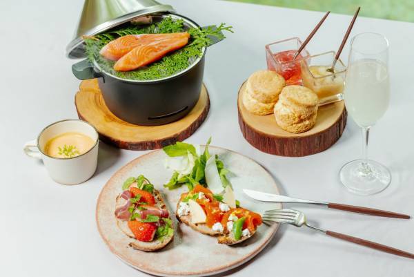 【星のや富士】桃農園を貸し切ってプライベート空間に！優雅に花見を堪能する 「桃源郷グランピング」を1日1組限定で開催｜期間：2022年4月1日〜4月20日