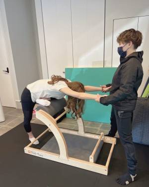 三重県桑名市初導入　家具職人が作った木製ストレッチ器具fiveをHaru Body Careに納品