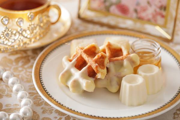 マリー・アントワネットシリーズ最終章　優美なプリンセスドレスケーキが登場！世紀のウエディングをスイーツで表現『マリー・アントワネット アフタヌーンティー～ロイヤルウエディング～』販売