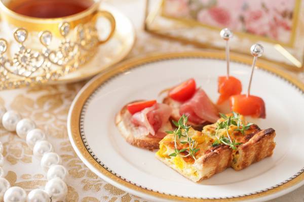 マリー・アントワネットシリーズ最終章　優美なプリンセスドレスケーキが登場！世紀のウエディングをスイーツで表現『マリー・アントワネット アフタヌーンティー～ロイヤルウエディング～』販売