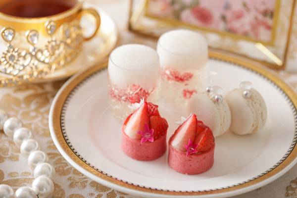 マリー・アントワネットシリーズ最終章　優美なプリンセスドレスケーキが登場！世紀のウエディングをスイーツで表現『マリー・アントワネット アフタヌーンティー～ロイヤルウエディング～』販売