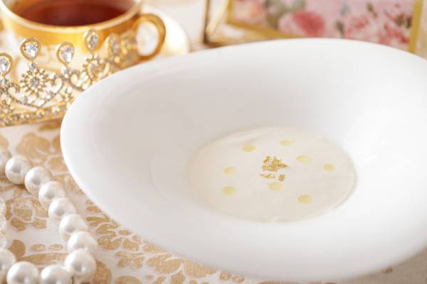 マリー・アントワネットシリーズ最終章　優美なプリンセスドレスケーキが登場！世紀のウエディングをスイーツで表現『マリー・アントワネット アフタヌーンティー～ロイヤルウエディング～』販売