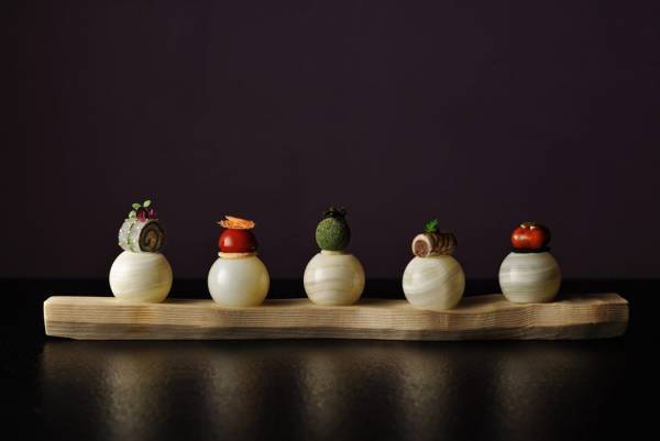 【星のや東京】発酵食品とフレンチの融合した免疫力を高めるコース料理「Nipponキュイジーヌ～発酵～」冬メニュー提供開始　～冬が旬の食材である「ふぐ」や「鰤」「ゆり根」などを味わう～｜開始日：2022年12月20日～