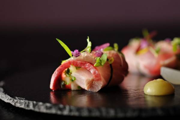 【星のや東京】発酵食品とフレンチの融合した免疫力を高めるコース料理「Nipponキュイジーヌ～発酵～」冬メニュー提供開始　～冬が旬の食材である「ふぐ」や「鰤」「ゆり根」などを味わう～｜開始日：2022年12月20日～